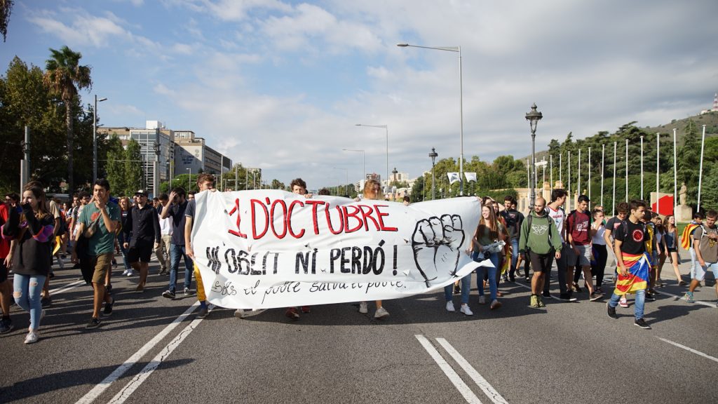 L'1 d'octubre, un any després: minut a minut | 1 octubre, Comitès de Defensa de la República (CDR), estudiants, manifestacions a Barcelona, referèndum