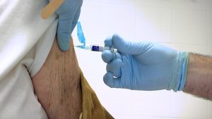 La farmacèutica AstraZeneca calcula que al març es podria distribuir la vacuna