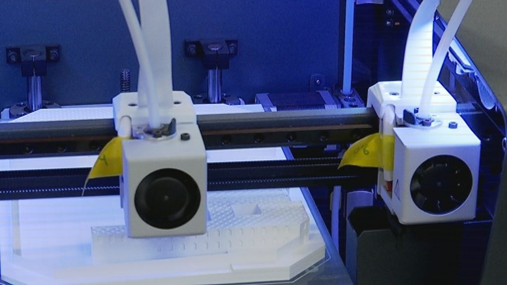 La Fàbrica del Sol utilitza material reciclat per frenar l'obsolescència programada | reciclatge