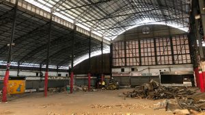 El Mercat de l’Abaceria ja té la meitat de parades enderrocades