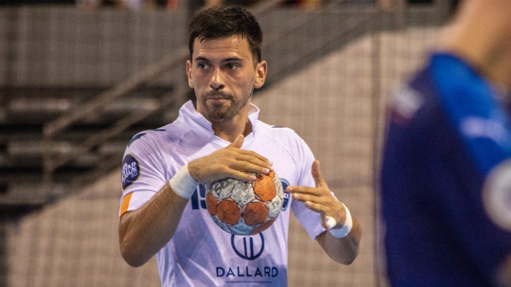 Nemanja Ilic, jugador cedit al FCB handbol