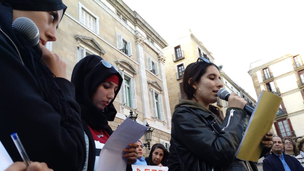 Més d'un centenar de persones es manifesten en suport dels menors no acompanyats | immigració, menors