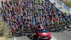 Barcelona rep els ciclistes de la Volta a Catalunya