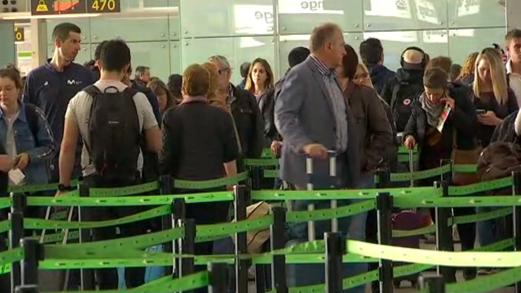 Cues a l'aeroport del Prat