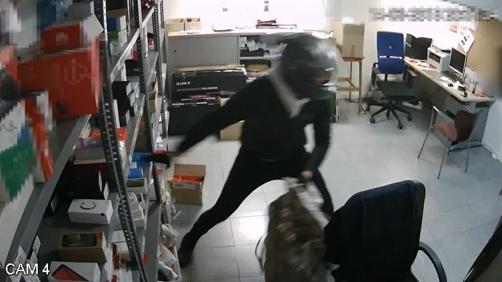 Detinguts dos suposats lladres per sis atracaments en comerços de Barcelona i l'àrea metropolitana | Mossos d'Esquadra