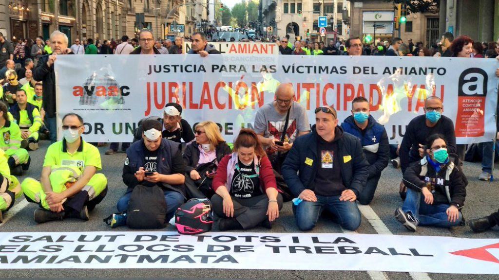 Els treballadors del metro es manifesten contra la gestió de l'amiant | amiant, manifestacions a Barcelona, metro, vaga de metro