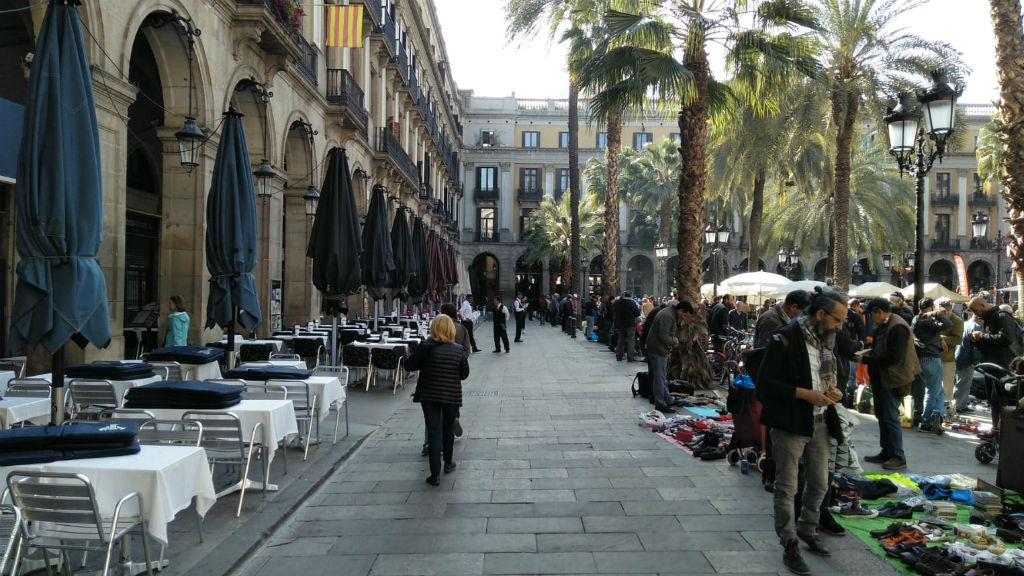 Mercat de la Mis&egrave;ria a la pla&ccedil;a Reial