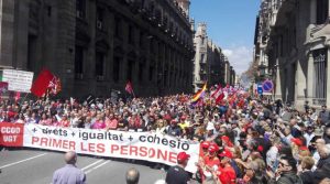 Milers de persones es manifesten pels drets laborals