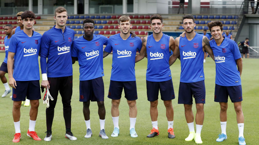 Jugadors del Barça B entrenen amb el primer equip