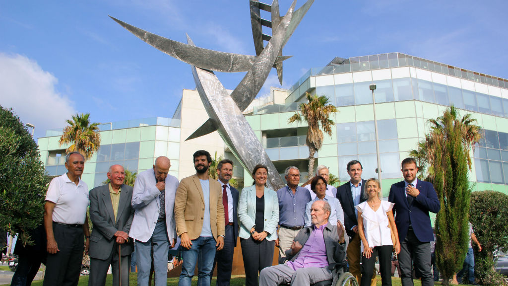Escultura d'homenatge al patí de vela