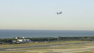 L’ampliació de l’aeroport del Prat es manté, tot i que podria endarrerir-se