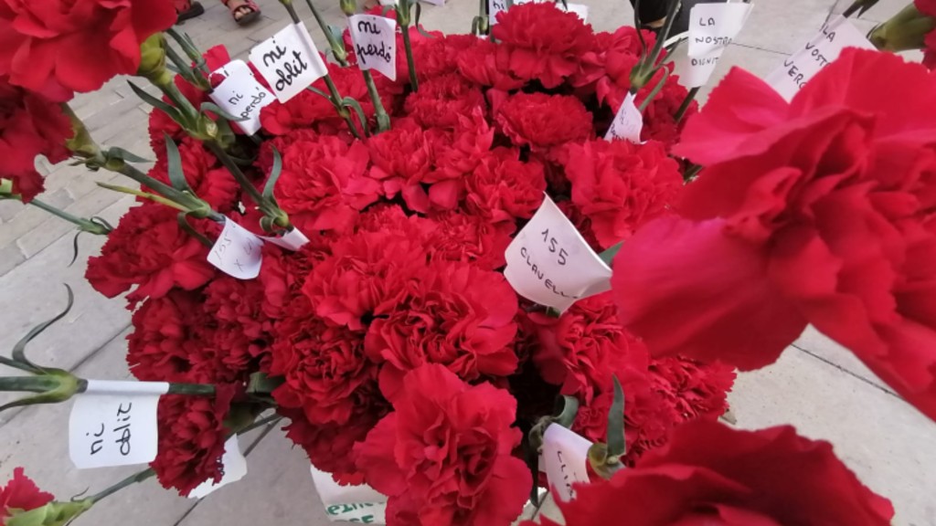 El CDR de les Corts reparteix "155 clavells per la llibertat" a l'Escola Pau Romeva | 1 octubre, Comitès de Defensa de la República (CDR), escoles, independentisme