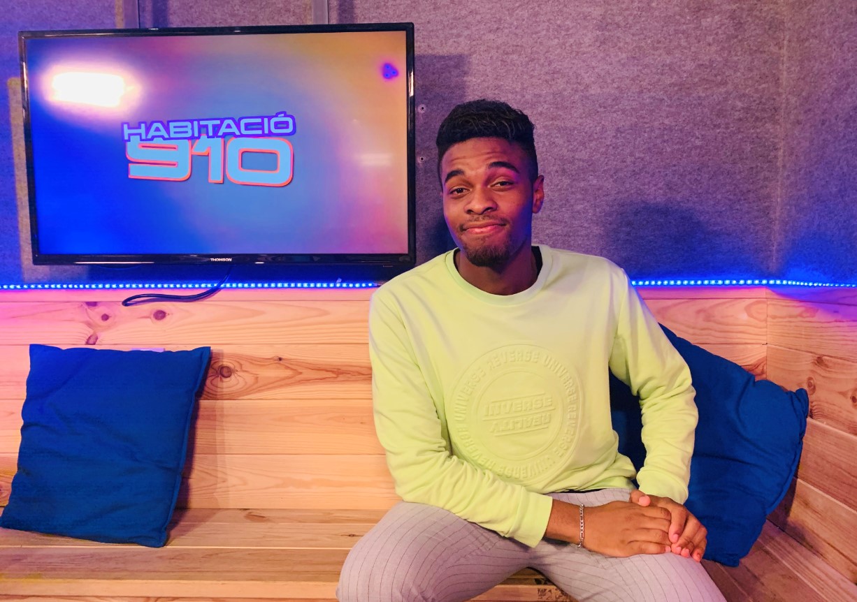 Famous Oberogo arriba buscant ‘Bulla’