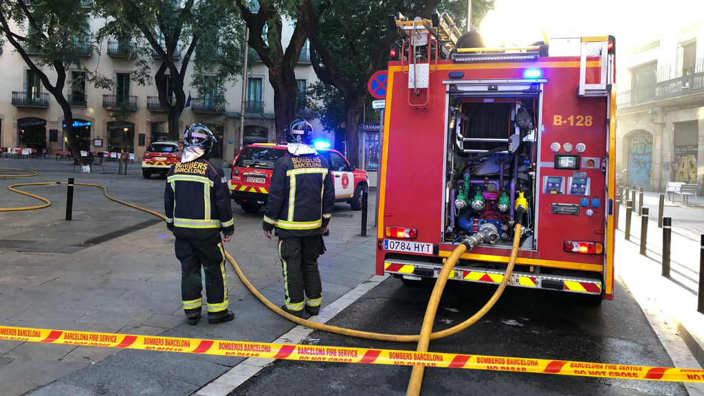 Incendi al carrer de l'Hospital.