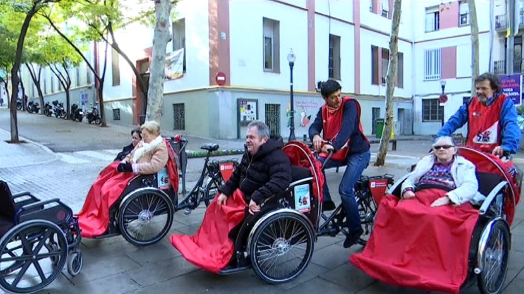 Els usuaris de la resid&egrave;ncia Pare Batllori van En Bici sense Edat