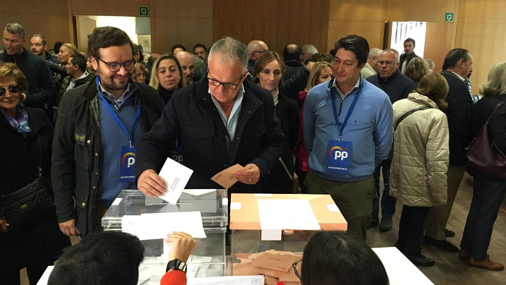 Colau i els líders municipals voten pel 10-N i demanen un desbloqueig a l'Estat | Ada Colau, eleccions generals 2019, Elsa Artadi, Ernest Maragall, Jaume Collboni, Josep Bou, Luz Guilarte, Manuel Valls