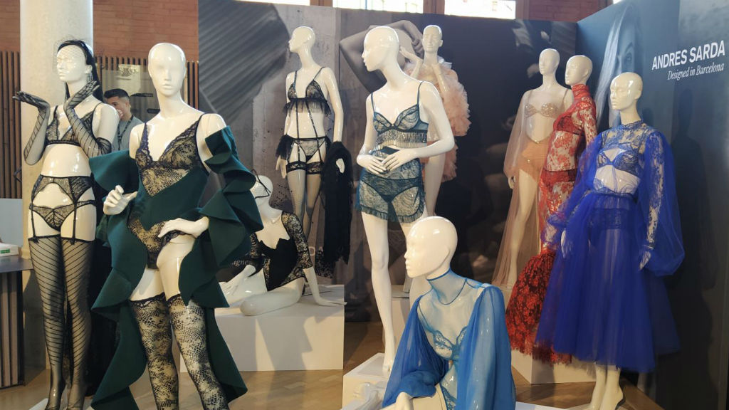 El 080 Barcelona Fashion engega la 25a edició i reforça la presència de firmes internacionals | 080 Barcelona Fashion, moda