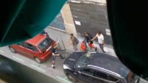 Una baralla ganivet en mà encén els veïns del Poble-sec [VÍDEO]