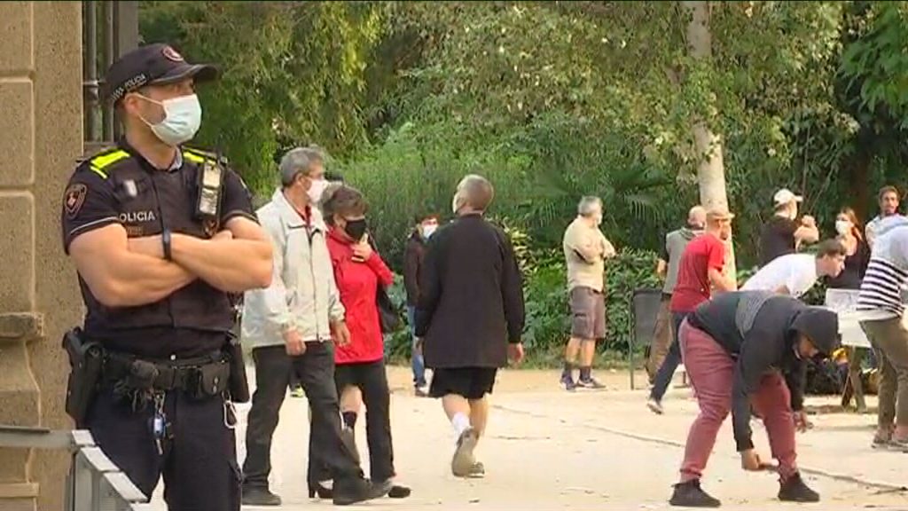 Els incompliments es mantenen, hores abans d'un possible toc de queda | Guàrdia Urbana, parcs i jardins