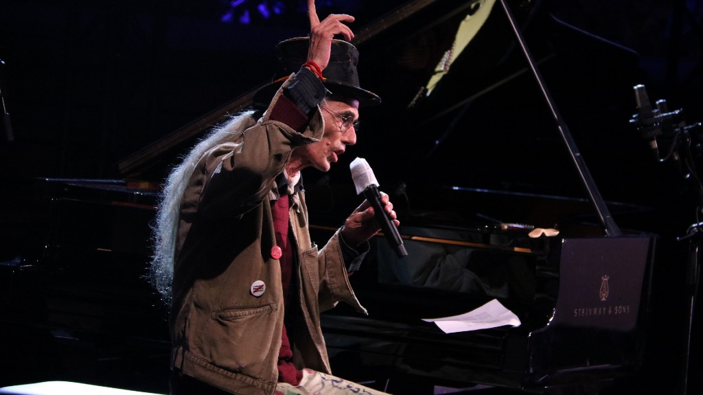 Enric Casasses rep Premi Honor Lletres Catalanes