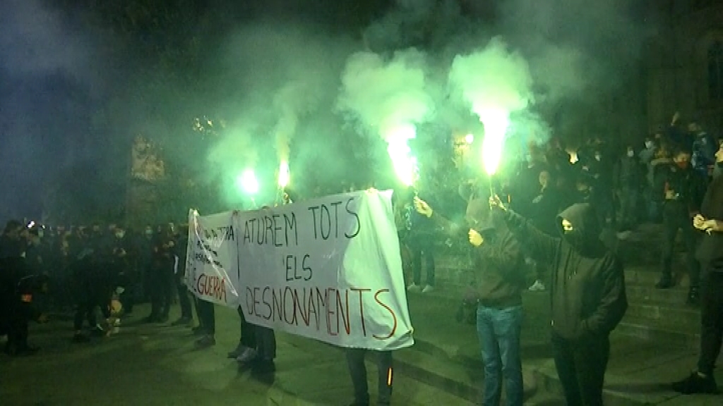 Un miler de persones protesten contra els desnonaments i la gestió de la pandèmia | covid, CUP, manifestacions a Barcelona