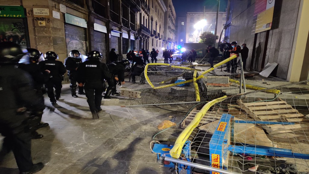 Un miler de persones protesten contra els desnonaments i la gestió de la pandèmia | covid, CUP, manifestacions a Barcelona