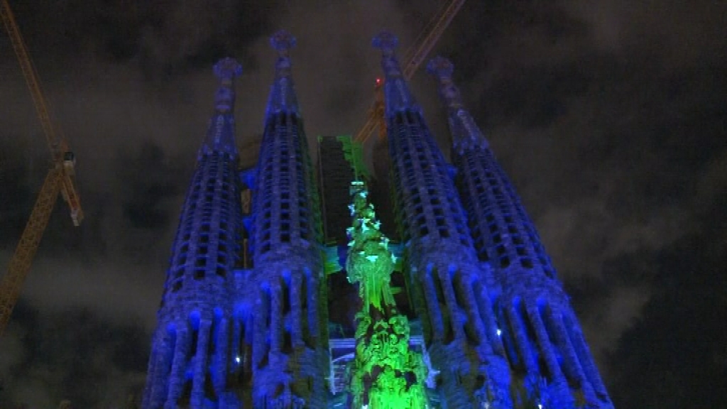 sagrada familia facana illuminada