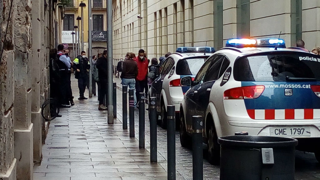En llibertat l'activista detingut que volia evitar la reocupació d'un narcopís al Raval | narcopisos