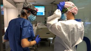 Els pacients crítics per covid majors de 50 anys tornen a ser majoria a les UCI