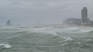 Protecció Civil demana prudència davant la borrasca Harry i no descarta enviar una alerta als mòbils