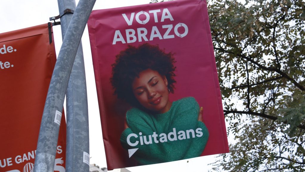cartell ciutadans abraçada 14-F