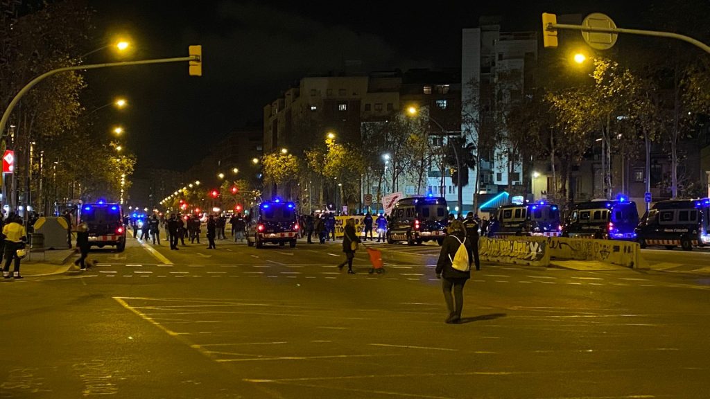 El tall de la Meridiana torna a ser protagonista per dues concentracions contràries | antifeixisme, avinguda Meridiana, Vox