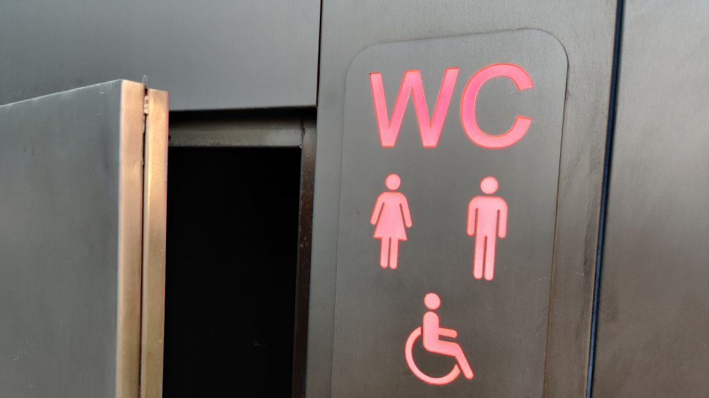 La plaça de la Sagrada Família tindrà un lavabo públic gratuït a finals d’any | Barris, convivència, equipaments