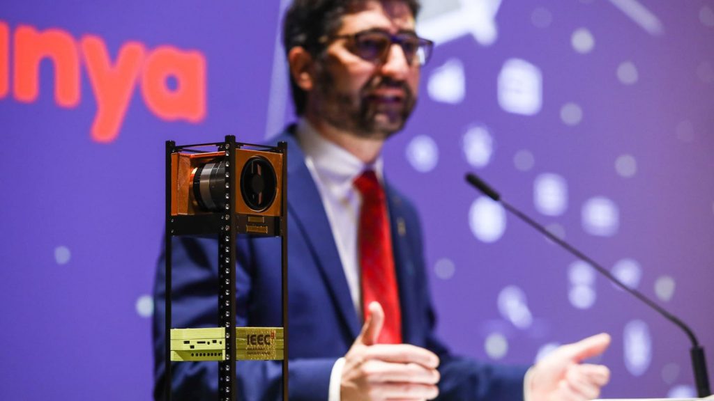 Els primers nanosatèl·lits catalans es llançaran al març | astronomia, investigació