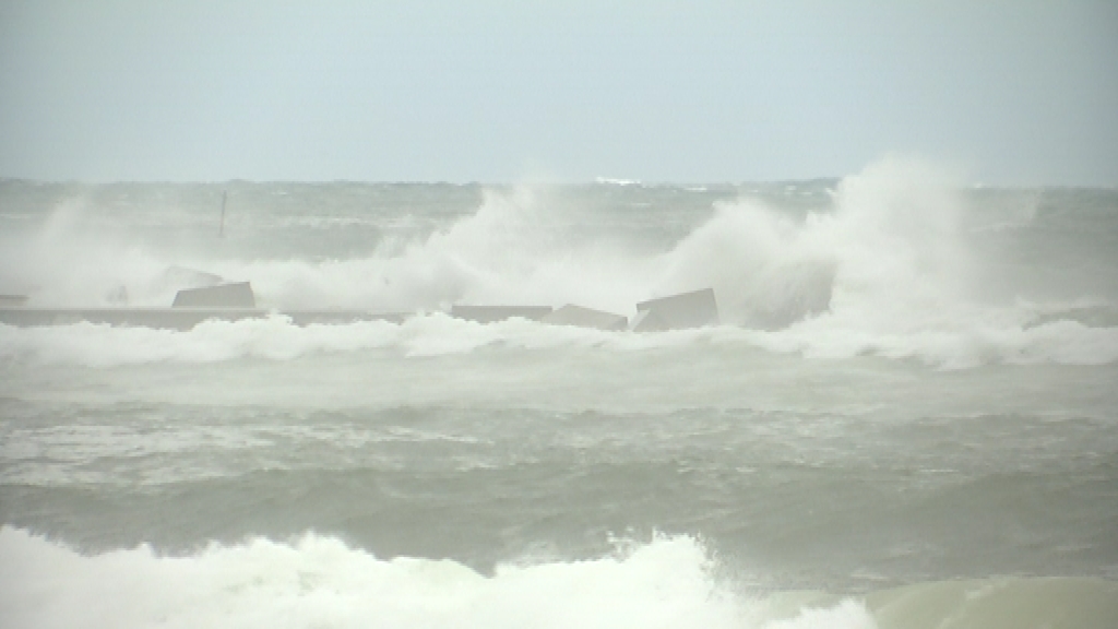 Tancats els espigons per onades de fins a 5 metres d'altura | mar, pluja, vent