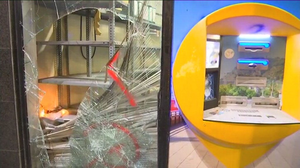 Incidents a Barcelona i disturbis després de la manifestació "Sense futur no tenim res a perdre" | manifestacions a Barcelona, mobilitzacions, protestes