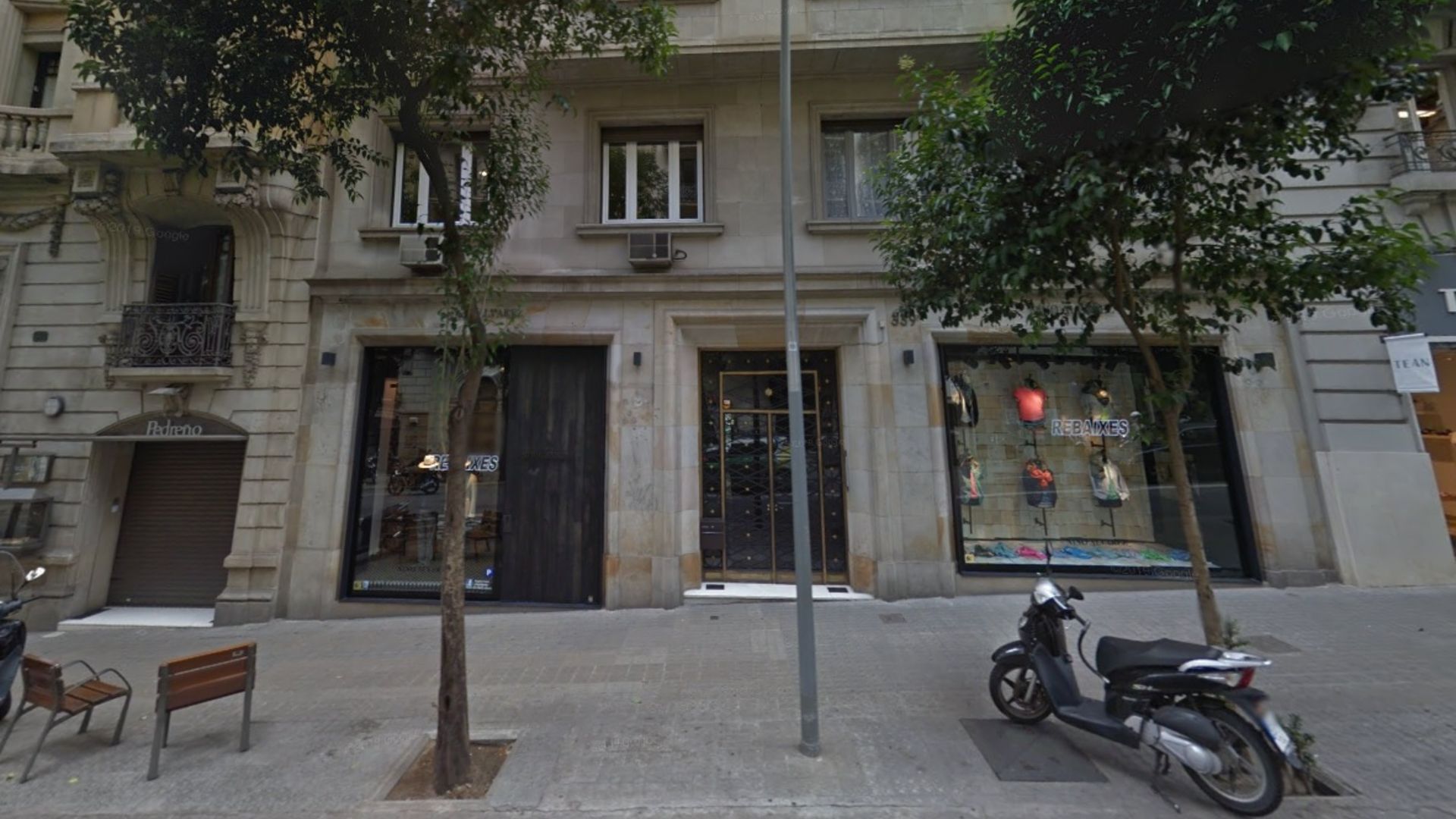 Robatori amb encastament en una botiga del carrer de Muntaner | eixos comercials, Mossos d'Esquadra, robatoris
