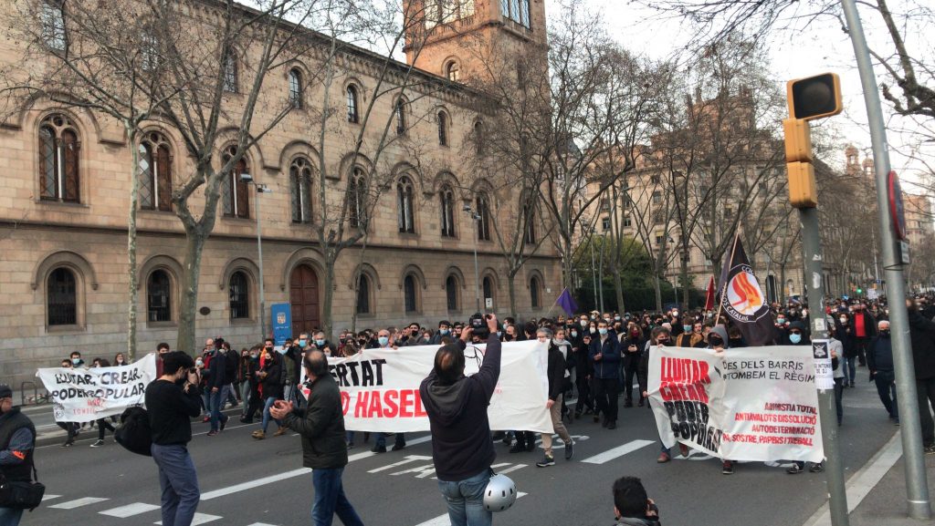 Manifestaci&oacute; a la pla&ccedil;a de la Universitat