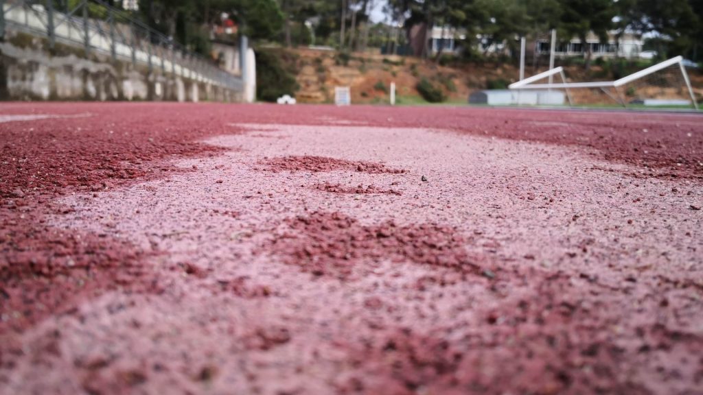 estat de la pista d'atletisme de la UB