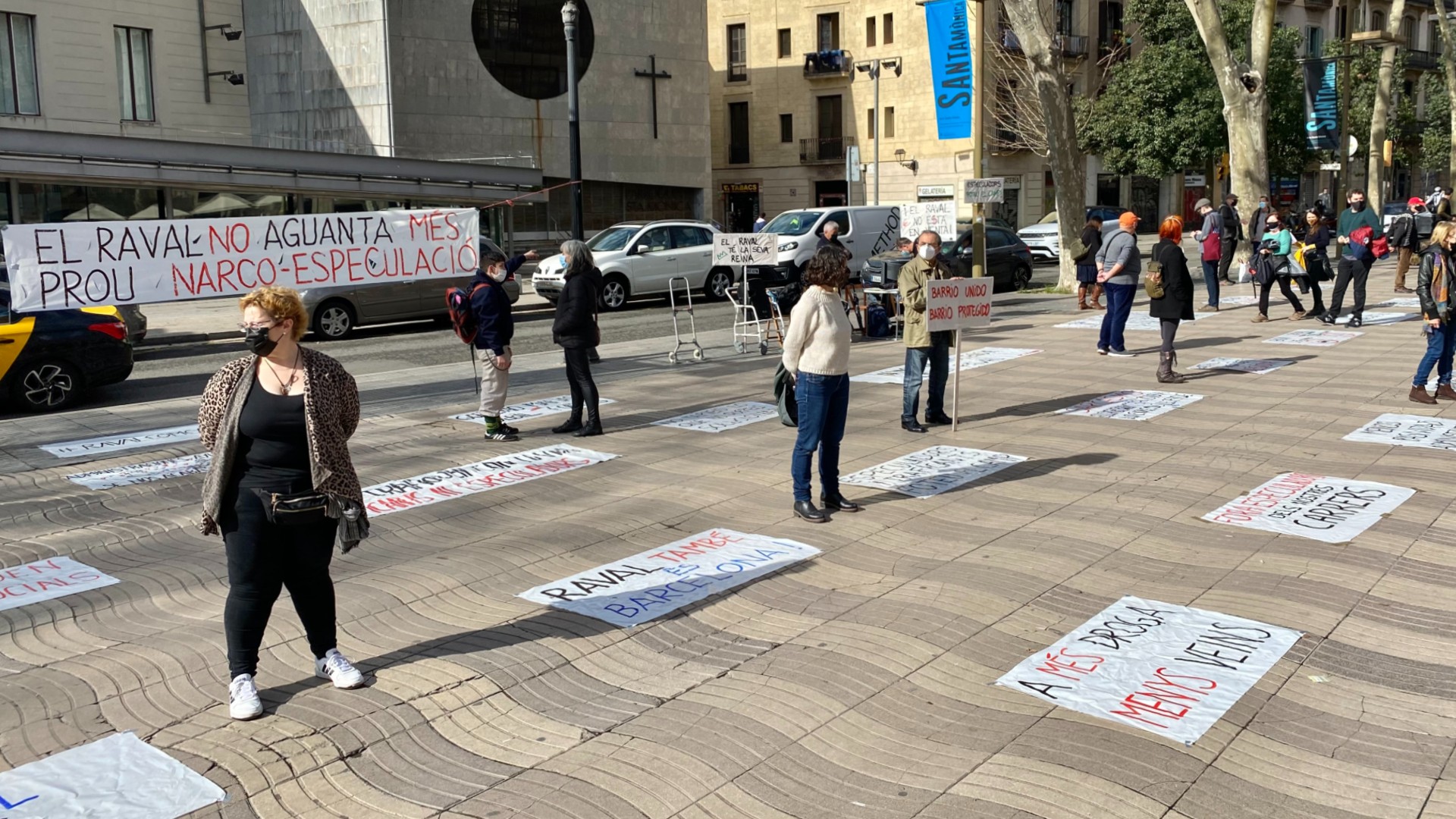 Protesta al Raval contra els narcopisos | betevé