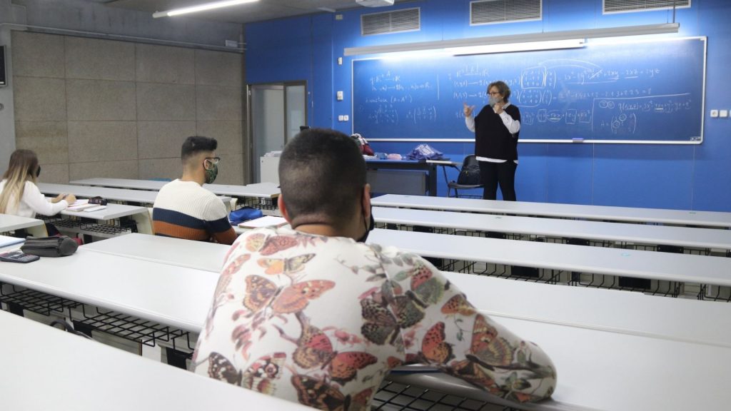 universitat rovira i virgili classe alumnes i professora
