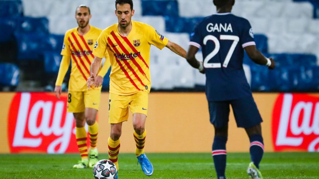 Busquets durant el PSG - FCB