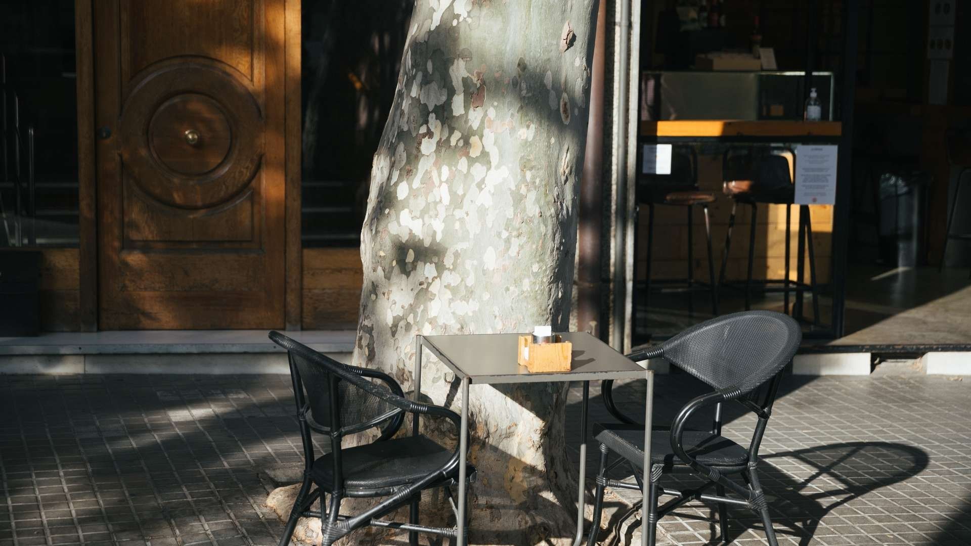 taula buida terrassa bar barri porta