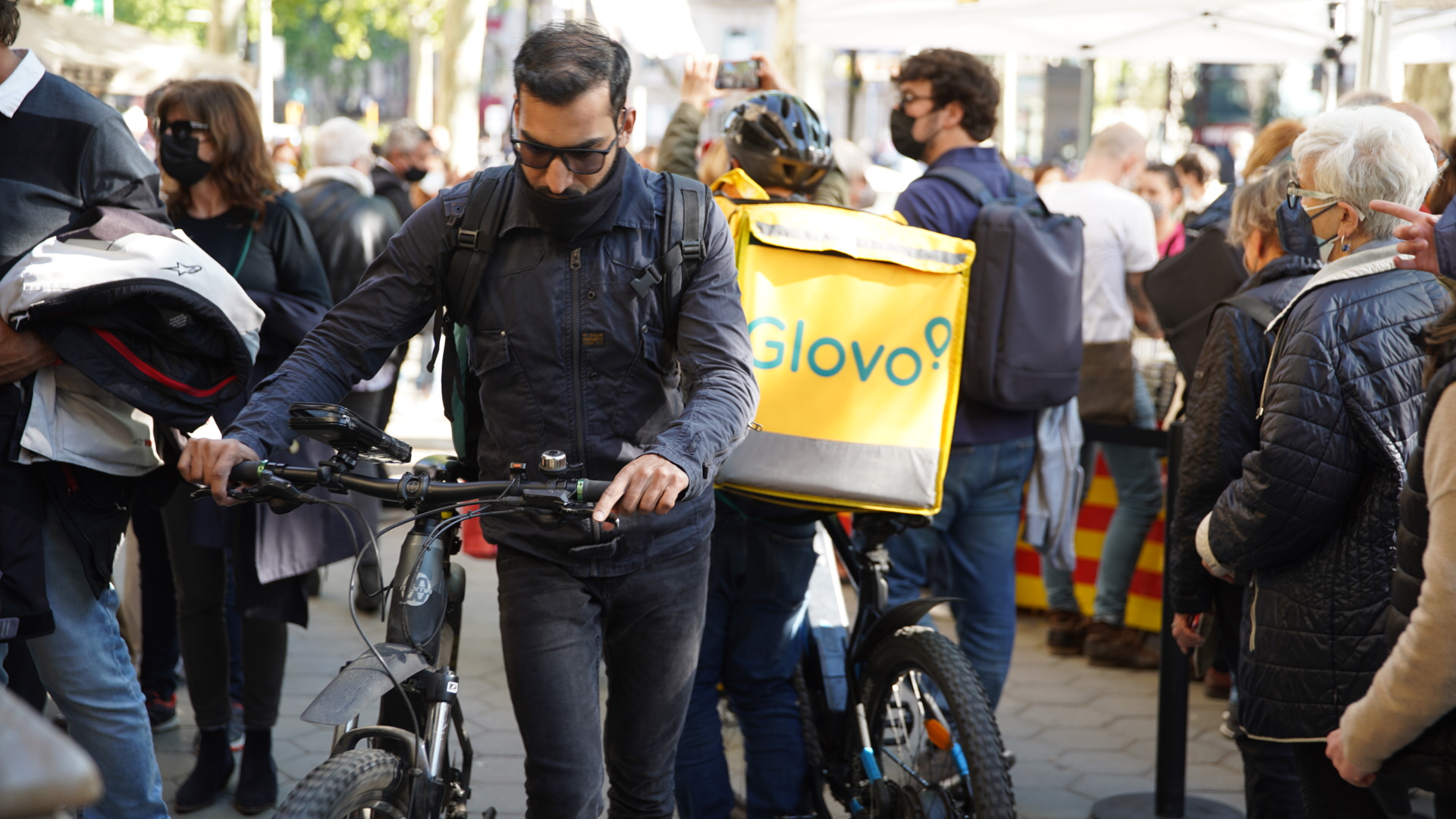 La fiscalia investiga Glovo per utilitzar suposadament falsos autònoms | Fiscalia de Barcelona, treballadors