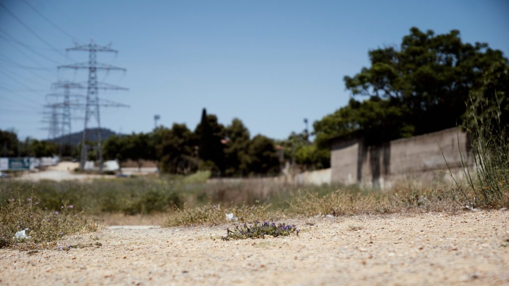 Retrats Kiko Amat descampat Sant Boi Llobregat paisatge torre el&egrave;ctrica