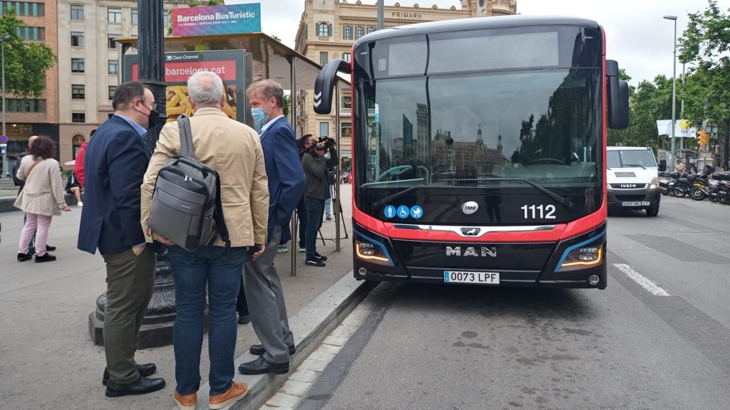 Barcelona posarà a prova el primer autobús elèctric que només necessita càrrega nocturna | autobús, TMB, vehicles elèctrics