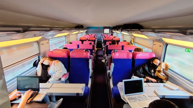 El Primer Ouigo Amb Passatgers Arriba A Barcelona Betev el-primer-ouigo-amb-passatgers-arriba-a-barcelona-betev