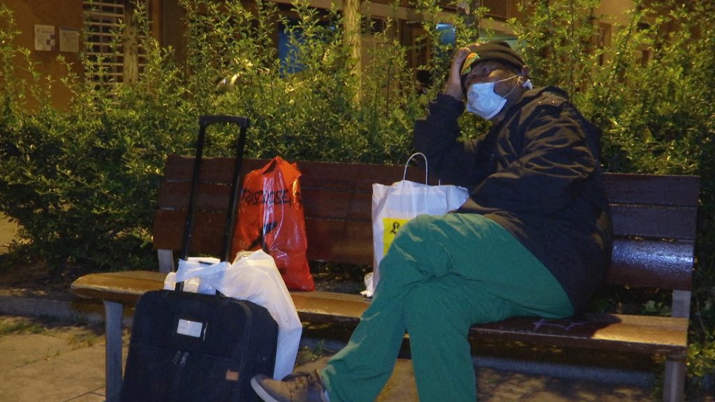 Mig miler de voluntaris pentinen Barcelona per comptar persones sense llar | Ajuntament de Barcelona, pobresa, sensellarisme, solidaritat