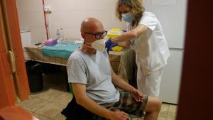 Resum del coronavirus a Catalunya, 3 de juny: Comença la vacunació de les persones sense llar