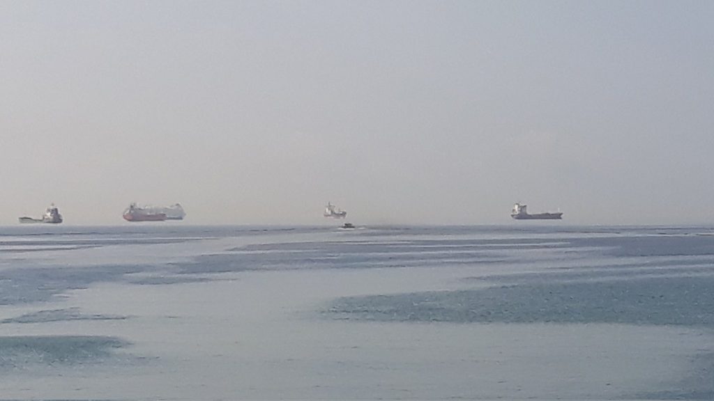 La mar plàcida ha provocat fenomens òptics espectaculars a Barcelona | calor, mar Mediterrani